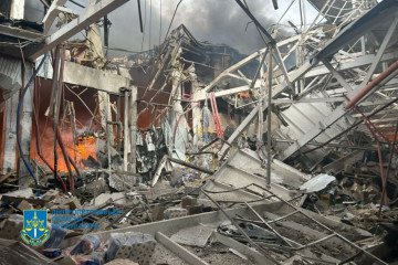 Russian Missile Strike Hits Civilian Site in Dnipro, Killing One Person and Injuring Nine Russian Missile Strike Hits Civilian Site in Dnipro, Killing One Person and Injuring Nine