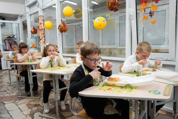 Children eat lunch in an underground metro station classroom in Kharkiv, Ukraine, on October 15, 2024. (Source: Getty Images)