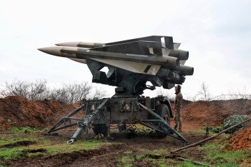 A serviceman of the 208th Kherson Anti-Aircraft Missile Brigade stands on combat duty near a launcher of the MIM-23 Hawk surface-to-air missile system in the Mykolaiv region, Ukraine, on March 30, 2026. Illustrative photo. (Source: Getty Images)