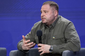 Trump Could End War in Ukraine by 2025 With Secondary Sanctions on Russian Oil, Yermak Says Trump Could End War in Ukraine by 2025 With Secondary Sanctions on Russian Oil, Yermak Says