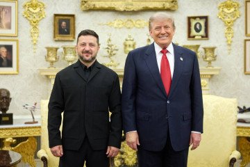 Ukrainian President Volodymyr Zelenskyy and US President Donald Trump pose together during a meeting in the Oval Office. (Source: Volodymyr Zelenskyy)