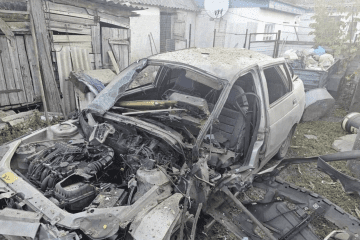 A civilian vehicle destroyed in a Russian FPV drone strike in Ukraine’s Zaporizhzhia region on August 6, 2026. The attack was one of several reported across the district that injured at least three civilians. (Source: Akzent)