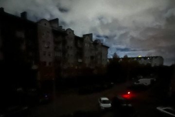 Residential buildings in darkness during a widespread power outage in Russia’s Kaliningrad region, October 31, 2026. (Photo: Open source)