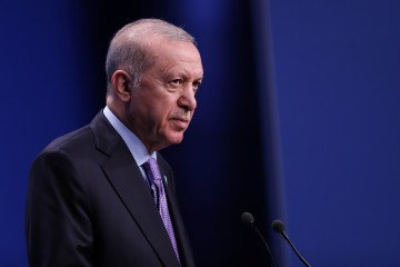 Erdoğan: «Se volverá a poner la mesa de paz en Türkiye para acabar con la guerra sangrienta» ucrania rusia guerra ucrania hoy rusia noticias ucrania noticias turquía