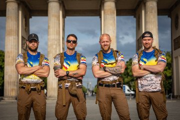 Dutch Soldiers Run For Charity to Kyiv