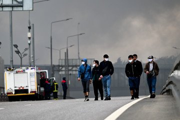Black smoke rises from the refinery where a fire broke out following a strike as firefighting efforts continue in Moscow, Russia, on June 18, 2026. Illustrative photo. ( Black smoke rises from the refinery where a fire broke out following a strike as firefighting efforts continue in Moscow, Russia, on June 18, 2026. Illustrative photo. (