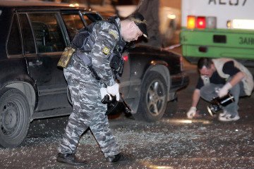Russian police investigators look for evidences after the explosion at the bus stop near Kashirskaya underground station in Moscow. (Source: Getty Images)