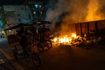 Burning piles of garbage fill the streets with smoke during ongoing blackouts and a fuel shortage that has disrupted waste collection services, as seen in Havana, Cuba, on May 9, 2026. (Source: Getty Images)