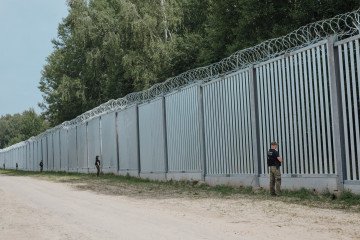 Poland Considers Complete Closure of Border with Belarus