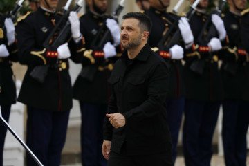 Zelenskyy in Paris Outlines Plan to Pressure Russia and Protect Skies