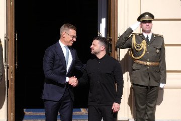 Finland and Ukraine Join Forces on Next-Gen Drone Production Finnish President Alexander Stubb and President of Ukraine Volodymyr Zelenskyy. (Source: Getty Images)