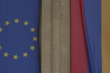 European Commission Accuses Russia of Launching Hybrid Campaign to Swing Armenia Elections The EU and Armenian flags. (Source: Getty Images)