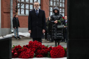 Polish Ambassador to Russia Krzysztof Krajewski lays flowers at the memorial to members of the resistance at Nazi concentration camps at the Jewish Museum and Tolerance Centre in Moscow on January 27, 2025. (Source: Getty Images)
