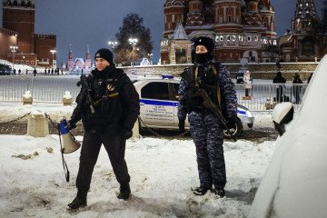 Law enforcement officers guard the closed Red Square during the New Year's Eve celebrations in Moscow on December 31, 2025. (Photo: Getty Images)