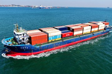 Illustrative image. A cargo ship loaded with foreign trade containers enters Qingdao Port in Qingdao City, Shandong Province, China, on May 9, 2026. (Source: Getty Images)