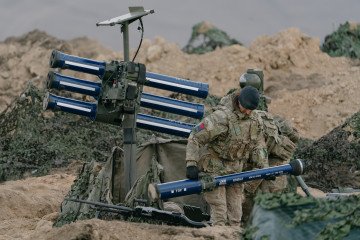 British army soldiers prepare a Lightweight Multi-Role (LMM) missile system during the Steadfast Dart 25 exercise, part of the NATO Allied Reaction Force (ARF) training in Smardan, Romania, on February 19, 2025. (Source: Getty Images)