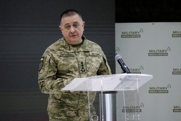 Russia Outnumbers Ukraine 4 to 8 Times in Troops, Yet Offensive Power Weakens