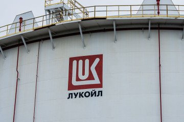 Bulgaria and Romania Move to Shield Lukoil Refineries as Sanctions Loom