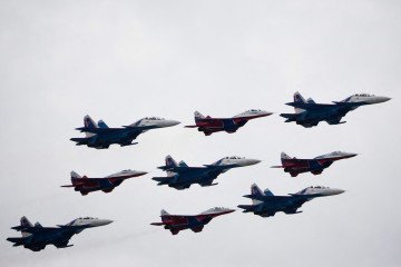 Russia's MiG-29 jet fighters and Su-30SM jet fighters fly in formation over central Moscow during military parade on May 9, 2026. Illsutrative photo. (Source: Getty Images)