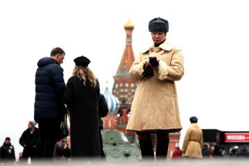People are seen in Red Square as it hosts a display of WWII Red Army military hardware in Moscow, Russia, on 7 November, 2025. Illustrative photo. (Source: Getty Images)