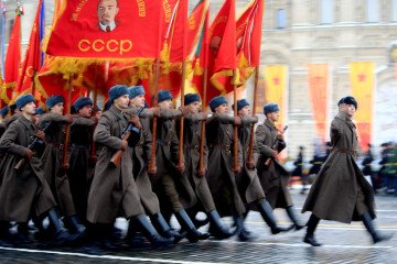 Cadetes rusos participan en el desfile militar en la Plaza Roja de Moscú, Rusia, el 7 de noviembre de 2016. Foto ilustrativa. (Fuente: Getty Images)