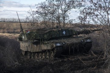 Canada Backs Ukraine’s Leopard 2 Repairs in Poland With $15 Million Boost