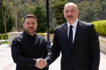Ukrainian President Volodymyr Zelenskyy and Azerbaijani President Ilham Aliyev shake hands during an official meeting in Baku, April 2026. (Source: Office of the President of Ukraine)