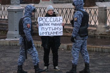Denis, a protester from Vidnoye, Moscow Oblast carries a placard that reads “Bright future for Russia, Impeachment for Putin” during his individual protest at Red Square, on November 15, 2022 in Moscow, Russia. (Source: Getty Images)
