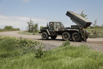 Ukrainian FPV Drone Destroys Fully-Loaded Russian Grad Launcher in Donetsk Region, Video Ukrainian FPV Drone Destroys Fully-Loaded Russian Grad Launcher in Donetsk Region, Video
