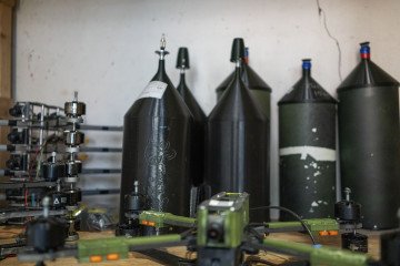 Fiber-optic drones being assembled and repaired at a workshop in Donetsk region, Ukraine. Illustrative photo. (Source: Getty Images)