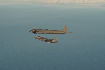 Norwegian F-35 fighter jet identifies a Russian Ilyushin Il-38 maritime patrol aircraft during an interception mission. (Source: Norwegian Armed Forces)