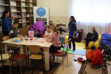 Illustrative image: children who were evacuated from the villages of Kushuhum and Yuliivka in the Zaporizhzhia region play at a transit centre in Zaporizhzhia on January 9, 2026, amid the Russian invasion of Ukraine. (Source: Getty Images)