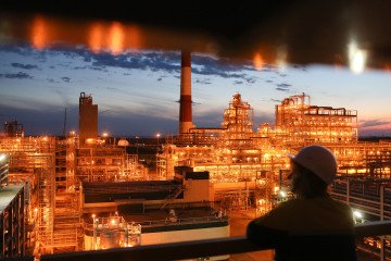 Fuel Panic in Russia as Ukrainian Drones Devastate Oil Refineries