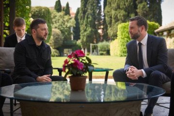 Zelensky se reúne con el Vicepresidente estadounidense Vance y Secretario de Estado Rubio por primera vez desde su reunión en la Casa Blanca Zelensky se reúne con el Vicepresidente estadounidense Vance y Secretario de Estado Rubio por primera vez desde su reunión en la Casa Blanca