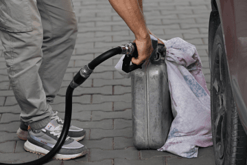 A man fills a fuel canister with fuel at a gas station in temporarily occupied Crimea, Ukraine. (Photo: open source) A man fills a fuel canister with fuel at a gas station in temporarily occupied Crimea, Ukraine. (Photo: open source)
