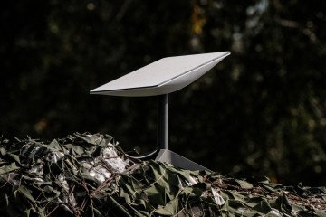 Antenna of the Starlink satellite-based broadband system in Izyum, Kharkiv region, amid the Russian invasion of Ukraine. Illustrative photo. (Source: Getty Images)