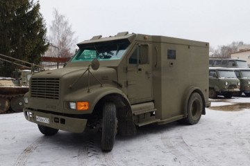 The same International 4700 armored truck that was converted to the makeshift APC by the Russian “volunteers” was usually used for transporting money and valuables in Russia. (Source: Elmustek/X)