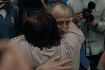 De vuelta del infierno: El emotivo regreso de los soldados ucranianos del cautiverio ruso