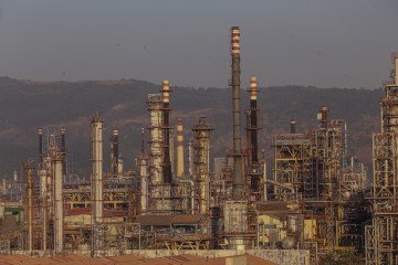 India Moves to Secure Alternative Oil Sources as Trump Threatens Tariffs on Russian Oil