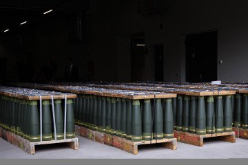 Ukraine Orders Tens of Thousands of 155mm Artillery Shells From Rheinmetall in Multi-Million Euro Deal 155mm artillery shells are on display during the inauguration of the new munitions plant of German automotive and arms manufactuer Rheinmetall, in Unterluess, northern Germany on August 27, 2025. (Source: Getty Images)