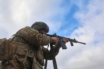 Ukrainian Officer Shoots Down Russian Drone Over Church, Saves Foreign Journalist, Video