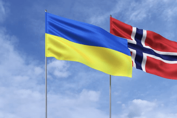 The Ukrainian and Norwegian flags on display. (Photo: Open source)
