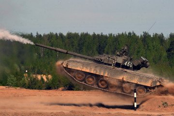Russian tank T-80 performs in Sertolovo outside St. Petersburg, on May 14, 2016. (Source: Getty Images)