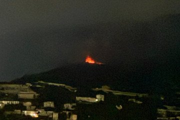 A fire burns at the Darsan 110/10 kV electrical substation in Russian-occupied Yalta following a reported strike at around 2 a.m. (Source: Crimean Wind/Telegram) A fire burns at the Darsan 110/10 kV electrical substation in Russian-occupied Yalta following a reported strike at around 2 a.m. (Source: Crimean Wind/Telegram)