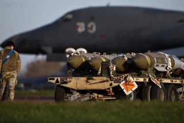 USAF B-1B Lancer bomber with JDAM munitions staged at RAF Fairford, UK, ahead of potential operations targeting Iranian missile infrastructure. (Source: Getty Images)