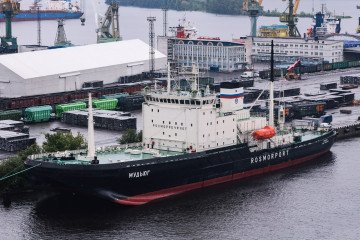 View of the single-deck icebreaker “Mudyug” in the ship fairway of Kanonersky Island in St. Petersburg on June 18, 2025. Illustrative photo. (Source: Getty Images)
