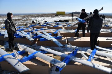 Desarrolladores ucranianos crean drones interceptores FPV lanzados desde el aire, vídeo