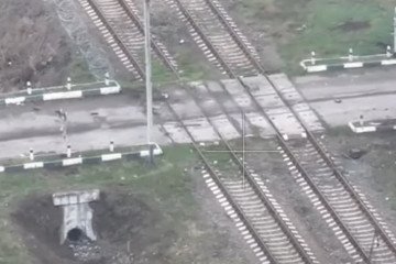 Russian Forces Resort to Using Electric Scooters and Buggies in Assaults, Video