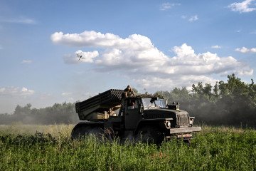 Soldiers from the 148th Separate Artillery Zhytomyr Brigade of the Ukrainian Airborne Forces operate a BM-21 Grad multiple launch rocket system in the Oleksandrivka sector, Dnipropetrovsk region, Ukraine, on June 22, 2026. (Source: Getty Images)