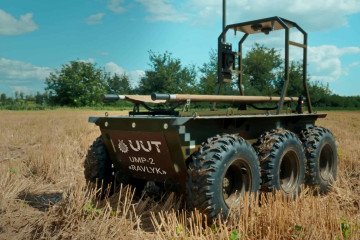 Ukrainian Ravlyk Ground Robot Handles Combat and Evacuation. Production Set for Denmark NRK "Ravlyk." (Source: NAUDI)